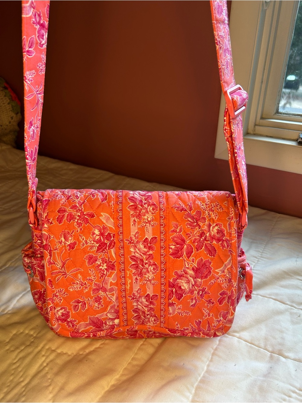 Vera Bradley Hope Toile “Lindsay” Crossbody/ messenger bag